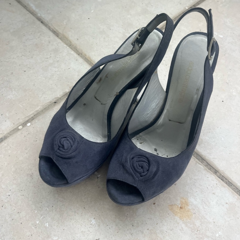 Elegant Blue Peep-Toe Slingback suede wedges